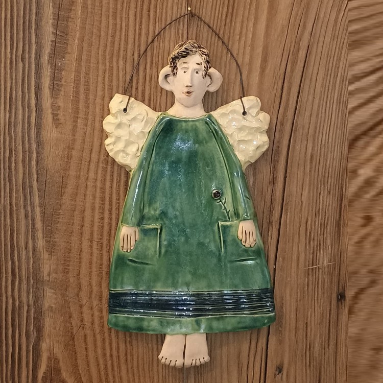 anioł ceramiczny w zielonej sukience.jpg