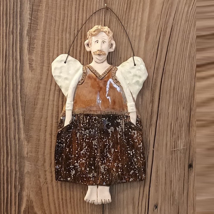 anioł ceramiczny z wąsami.jpg