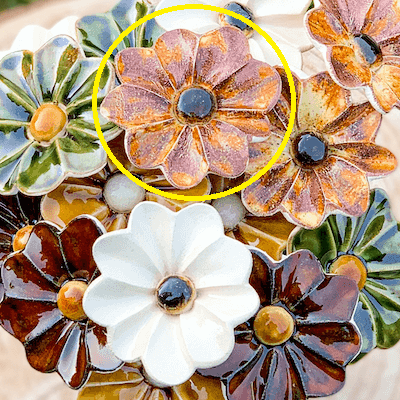 kwiat ceramiczny karmelowy.png