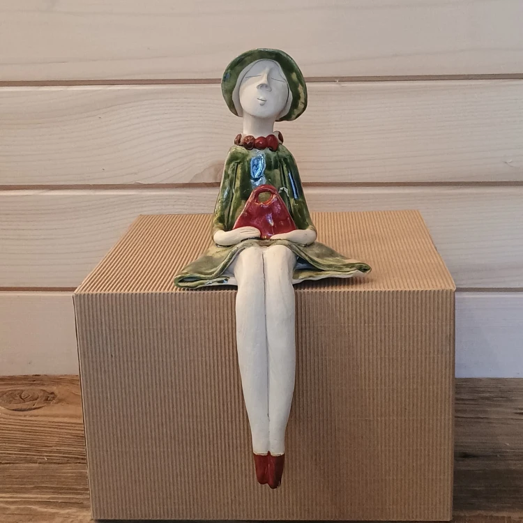 dama ceramiczna siedząca zielona.jpg