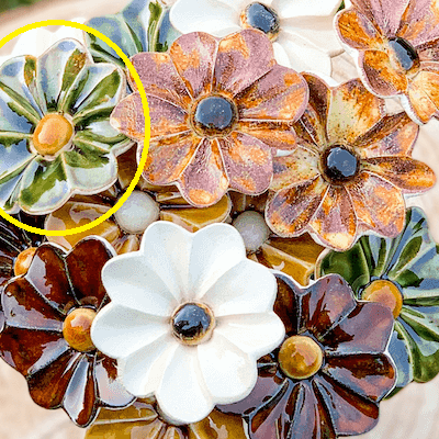 kwiat ceramiczny oliwkowy.png