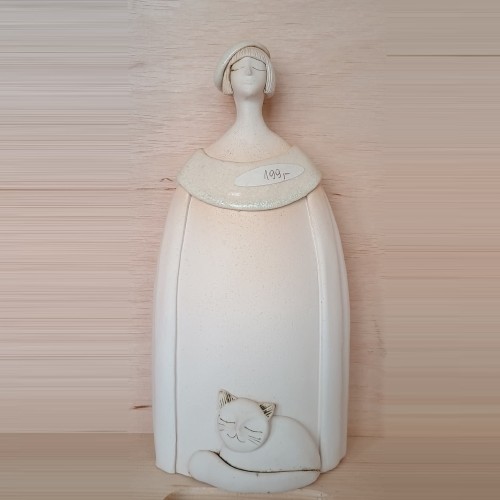 figurka ceramiczna kobieta z kotem.jpg