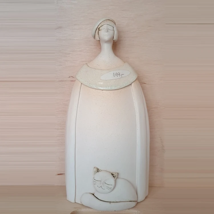 figurka ceramiczna kobieta z kotem.jpg