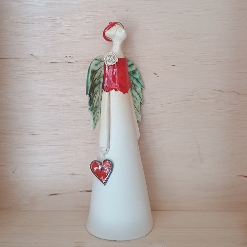 anioł ceramiczny czerwony z sercem i różą.jpg
