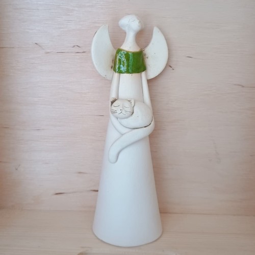anioł ceramiczny zielony z kotem.jpg