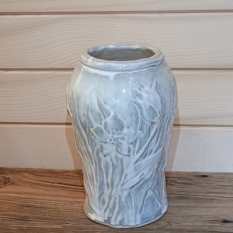 wazon ceramiczny z motywem kwiatów
