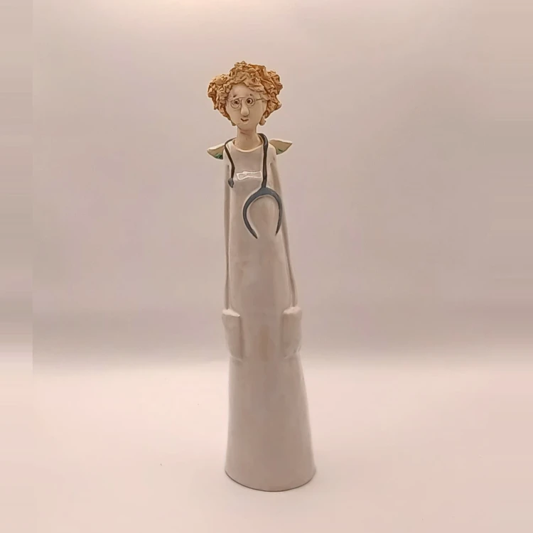 figurka ceramiczna lekarka
