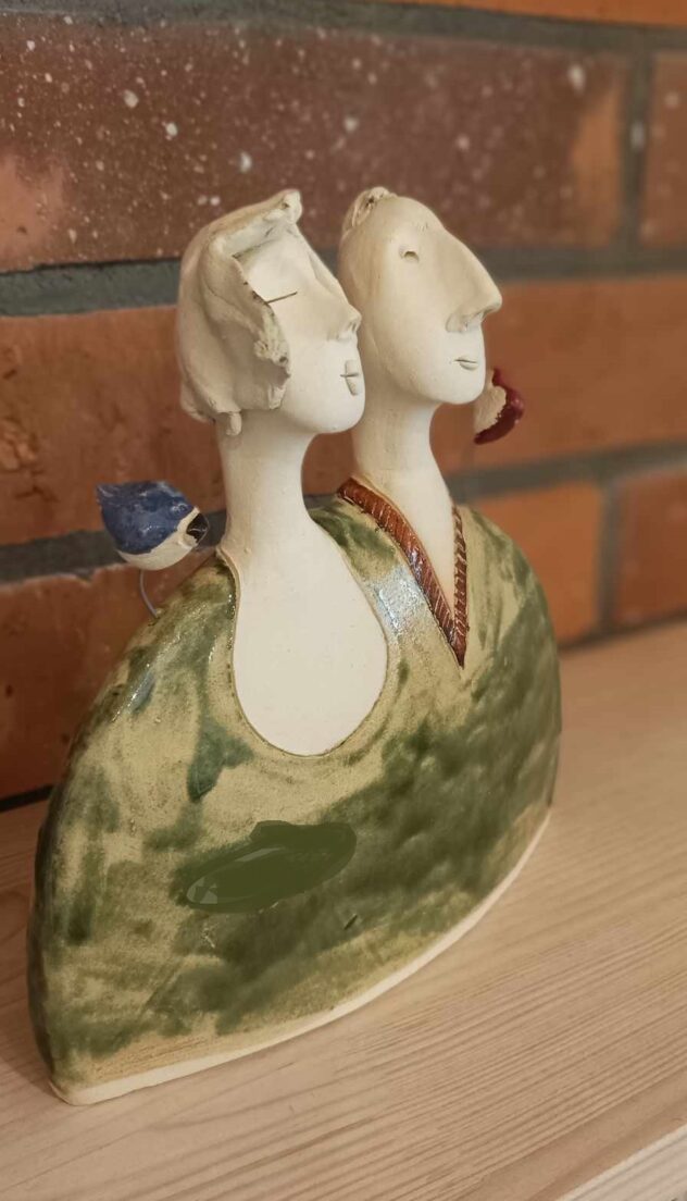 Figurka ceramiczna para z serduszkiem i ptaszkiem